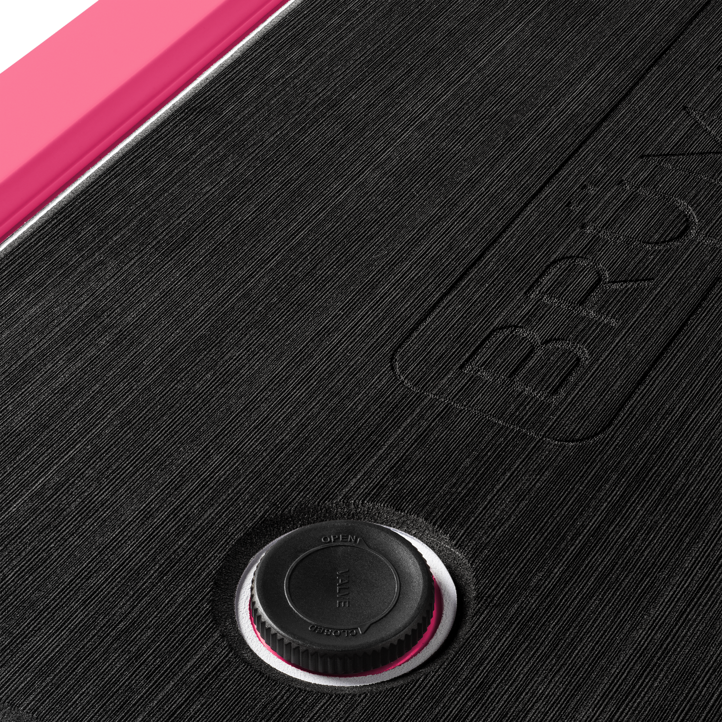 brutank-q3 brutank-55qt-neonpink-vent.png